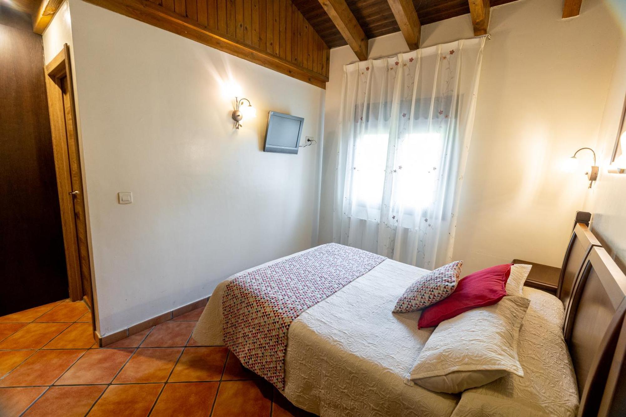 Apartamentos El Pedrayu Onis Bagian luar foto
