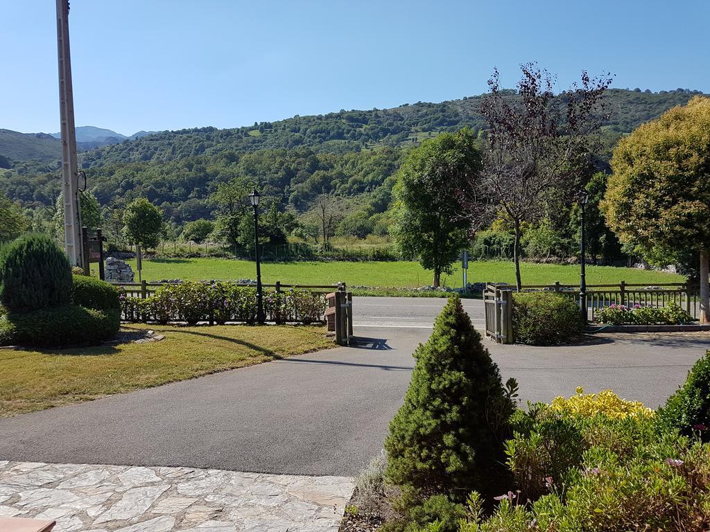 Apartamentos El Pedrayu Onis Bagian luar foto