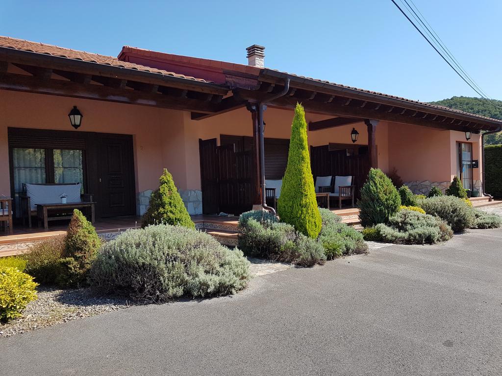 Apartamentos El Pedrayu Onis Bagian luar foto