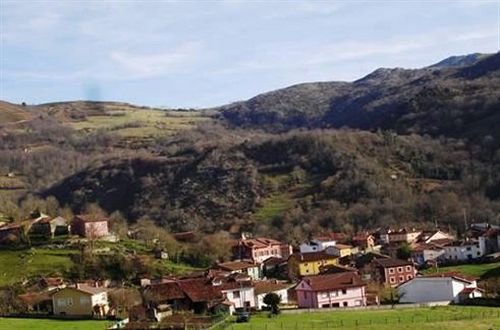 Apartamentos El Pedrayu Onis Bagian luar foto